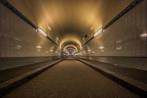In de oude Elbetunnel