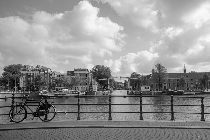 Amstel mit Fahrrad von Foto Amsterdam/ Peter Bartelings