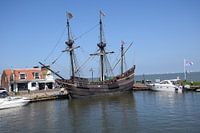historische driemaster in Volendamse haven