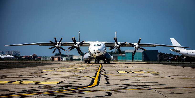 Antonov AN 22 by Rik Provost