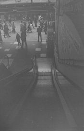 Stedelijke roltrap in zwart wit von Melvin Meijer