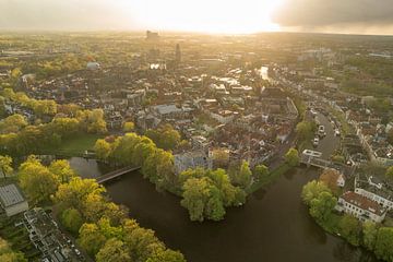 Zwolle luchtfoto tijdens een lente zonsondergang