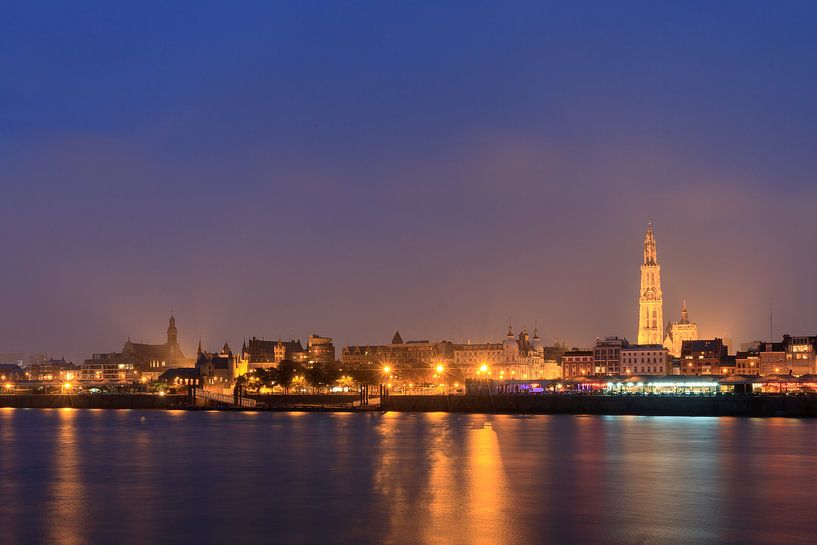 Antwerpen avond aan de Schelde by Dennis van de Water