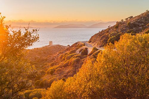 De Capo Malfatano-toren bij zonsondergang, Sardinië