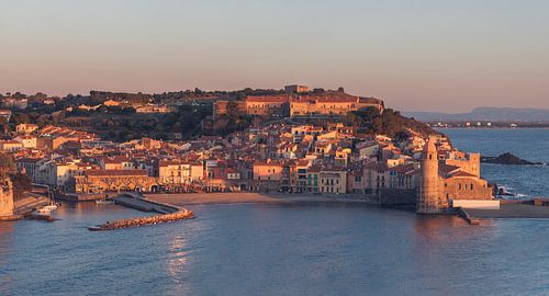 Die ersten Sonnenstrahlen am Morgen in Collioure, Frankreich