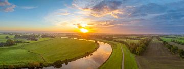 Sonnenaufgang auf der Vecht von oben gesehen im Herbst in Overijssel von Sjoerd van der Wal Fotografie