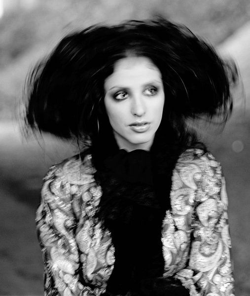 Portrait black and white by Liesbeth Govers voor Santmedia.nl