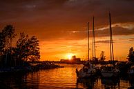 sunset in the harbor of de veenhoop in holland van ChrisWillemsen thumbnail