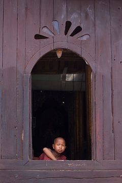 Munk in Burma-Myanmar by Carolien van den Brink