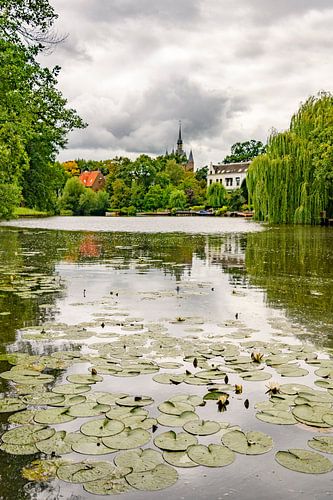 Zwolle stadsgracht met een onweersbui tijdens de zomer