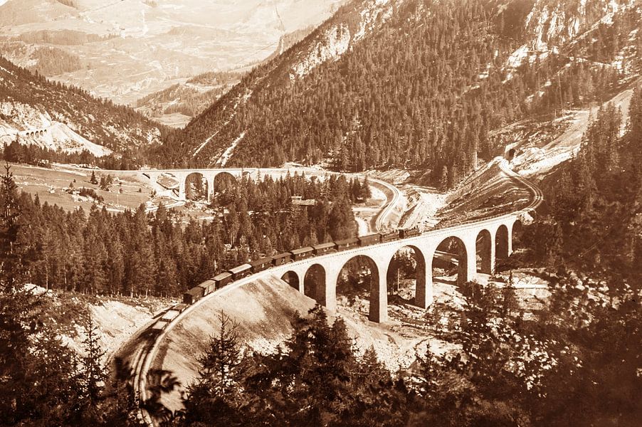 Albulalijn van de Rhätische Bahn kort na de opening in 1904