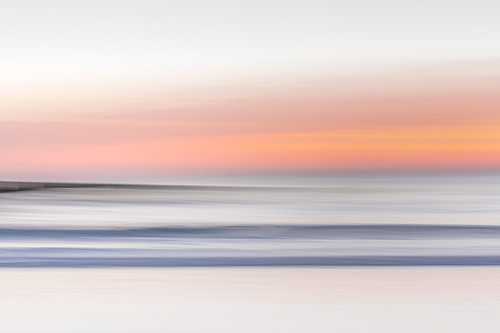 Golven tijdens zonsondergang in Zeeland