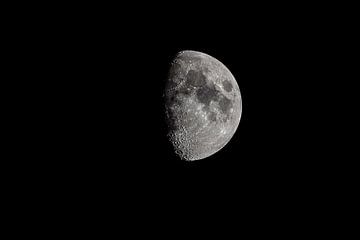 La lune, visible à 69 %.