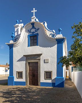 Kerkje in Motrinos, Monsaraz, Portugal van Adelheid Smitt