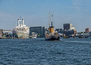 Die SS Rotterdam und der Seeschlepper Holland im Maashaven von John Kreukniet Miniaturansicht