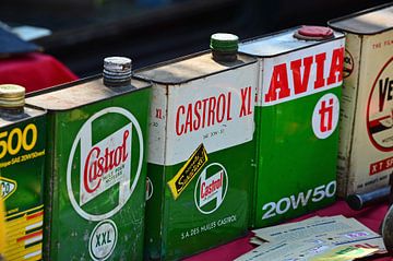 Motor oil cans to collect by Ingo Laue