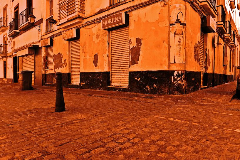 Verlaten Andalusische vissersbar in het historische centrum van Cádiz van Silva Wischeropp