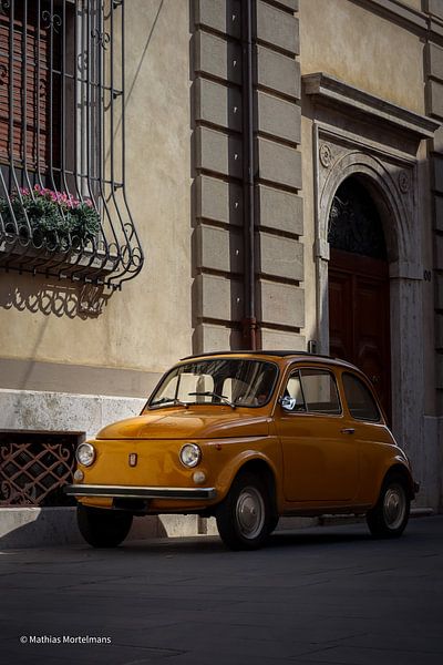 Une voiture dans les rues d'Italie par Mathias Mortelmans