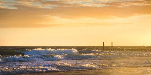 Zonsondergang aan zee