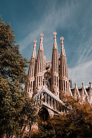 The Sagrada Família under a Blue Sky by MADK