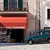 Fiat Panda geparkeerd bij boekwinkel in Italië van @ GeoZoomer