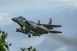 Landung der für Katar bestimmten Boeing F-15QA Eagle.
