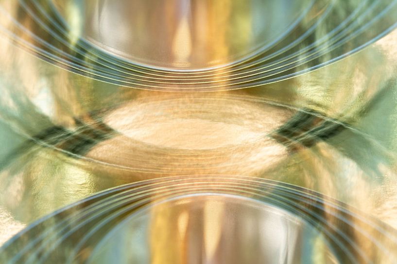 Abstract art with curved shapes in shiny gold by Lisette Rijkers