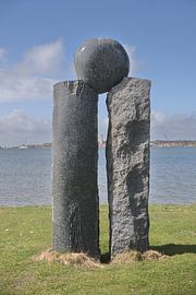 Kunstskulptur aus Seepfählen und Brandaris von Robbert van der Meer