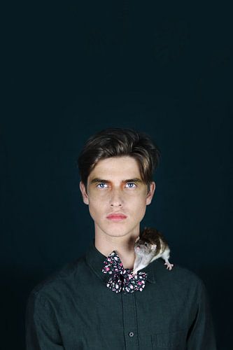 Man met rat – Fine Art Portretfotografie