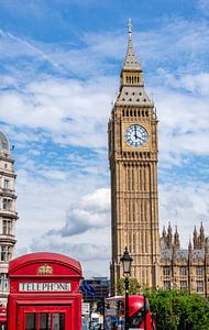 Londoner Telefonzelle und Big Ben vertikales Stadtleben, Großbritannien