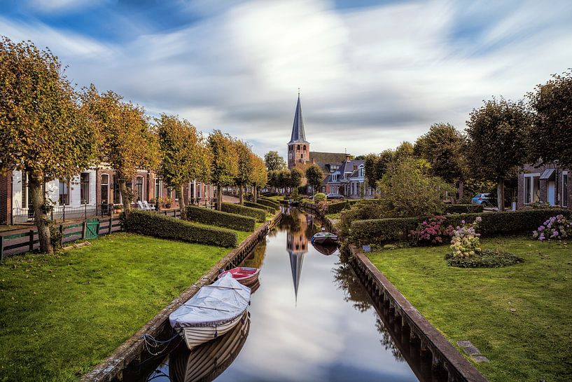 IJlst EE Gracht mit der Mauritiuskirche von R Smallenbroek
