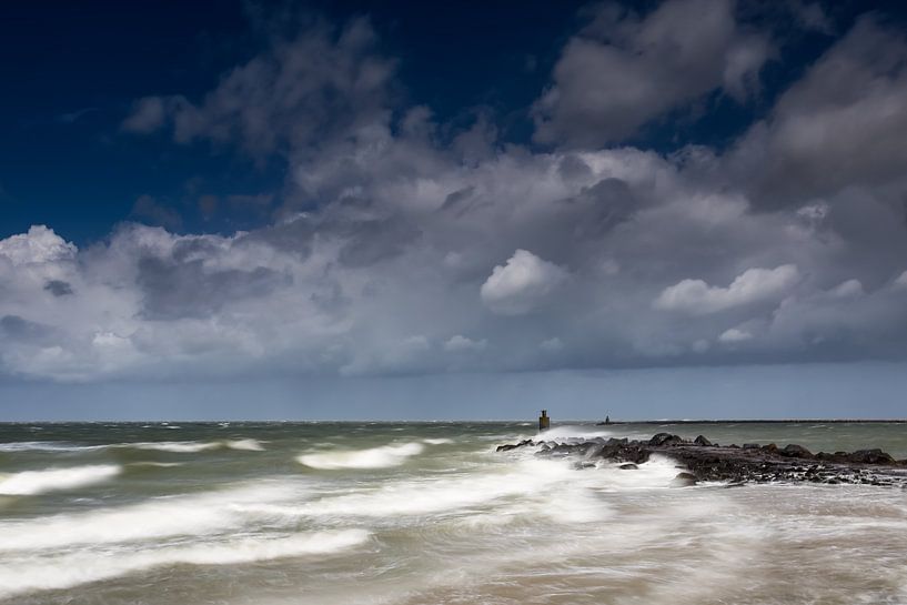 Storm aan Zee! van Karin de Bruin