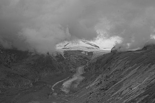 View of the Großglockner in black and white