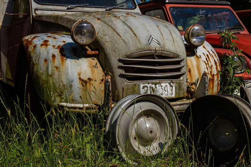 Citroën 2CV grise et rouillée par René Groenendijk