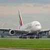 Emirates Airbus A380 passagiersvliegtuig. van Jaap van den Berg