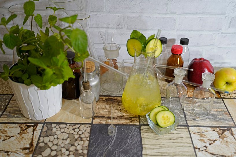 Cocktail de concombre, gin et basilic dans une flasque par Babetts Bildergalerie
