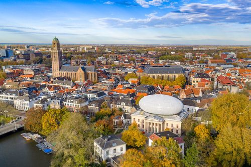 Vue aérienne de la ville de Zwolle lors d'une belle journée d'automne