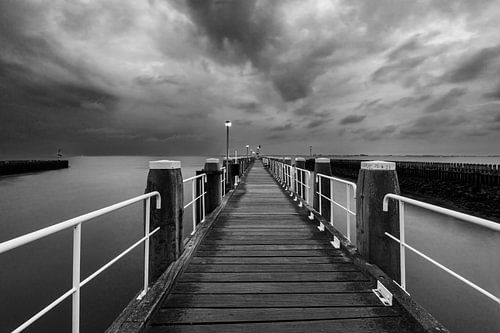 Jetty with white fence Keizersbolwerk Vlissingen in black and white