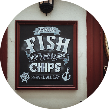 Reclame bord fish and chips in Brighton | Reisfotografie | Engeland, UK van Sanne Dost