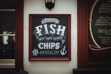 Fish and Chips in Brighton | Reisefotografie Kunstdruck | England, UK von Sanne Dost