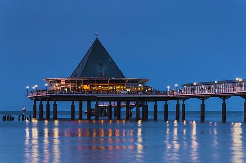 Heringsdorf Pier, Germany by Gunter Kirsch