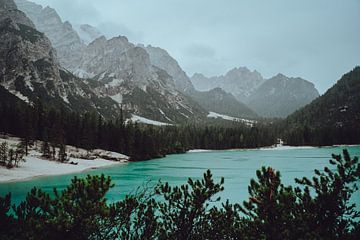 Lago Di Braies, Italie van Eva Ruiten