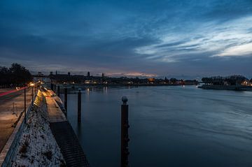 Het blauwe uurtje in Arles van Werner Lerooy