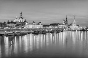 Die Skyline von Dresden in schwarz-weiß