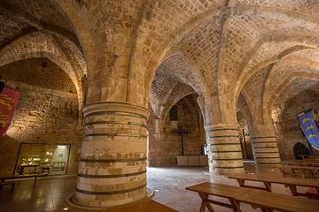 Kelder van Kasteel van de Tempeliers in Accra, Israel van Joost Adriaanse