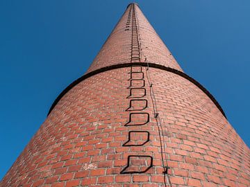 Ladder op oude fabriekstoren van Robin Jongerden