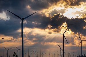 Windturbine park in de Eemshaven van Evert Jan Luchies