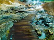 Platelage passerelle sur bouillonnant piscines de boue et des sources chaudes en Islande par Rietje Bulthuis Aperçu