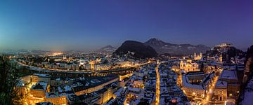 Salzburg Stadspanorama in de winter van Frank Herrmann