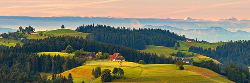 Panorama et lever de soleil dans l'Emmental, Suisse